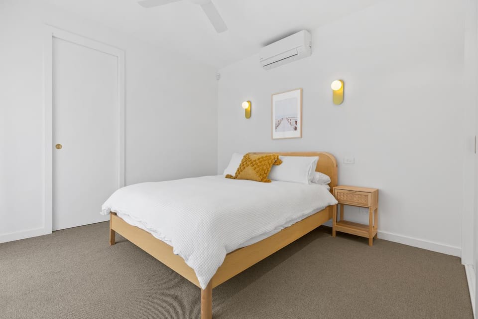 Bed, Photo of the whole room, Bedroom, air conditioner