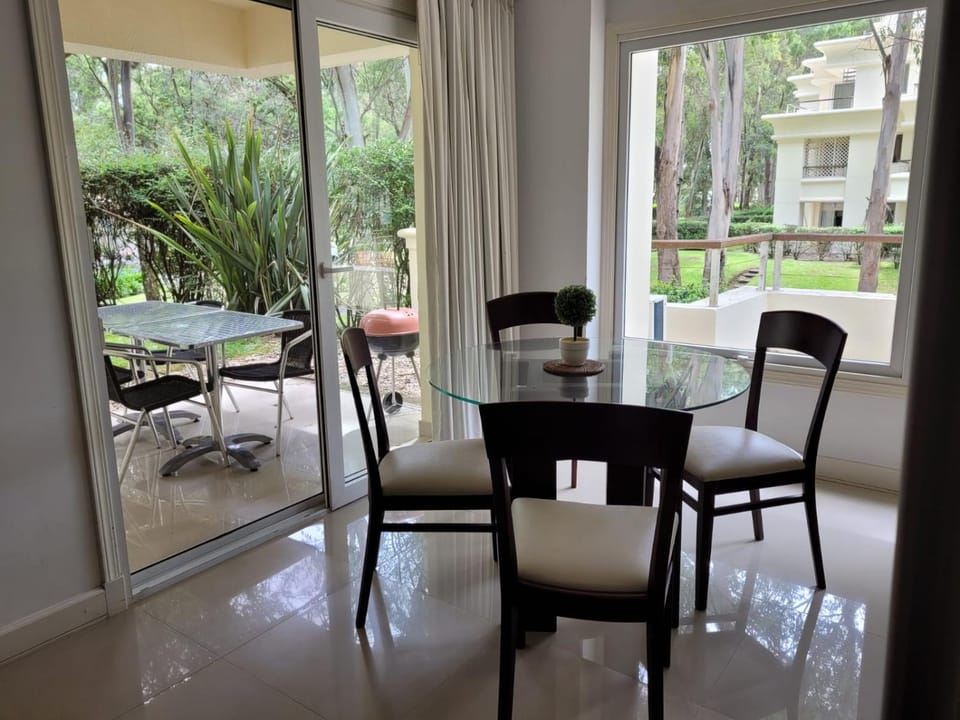 Patio, Garden, View (from property/room), Seating area, Dining area, Garden view
