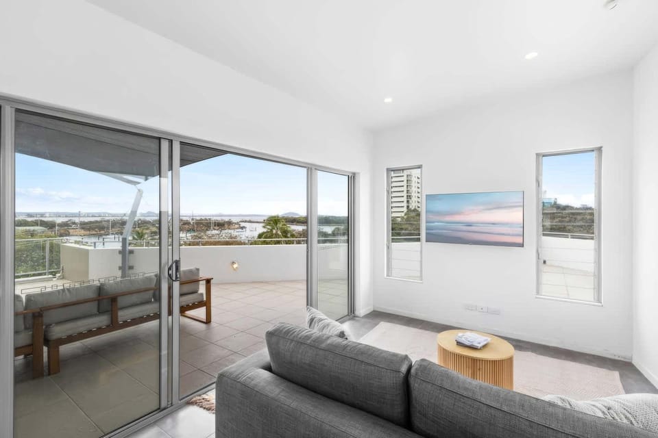 TV and multimedia, View (from property/room), Balcony/Terrace, Living room, Seating area