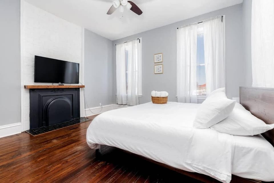 Home 4/ King Beds - Large Garage by StayStLouis House in Saint Louis
