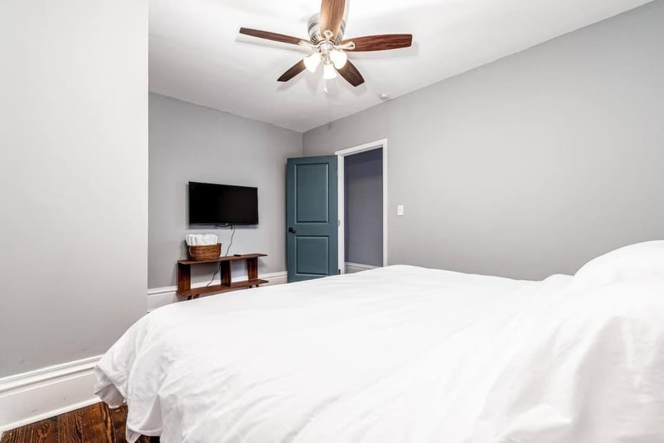 Home 4/ King Beds - Large Garage by StayStLouis House in Saint Louis