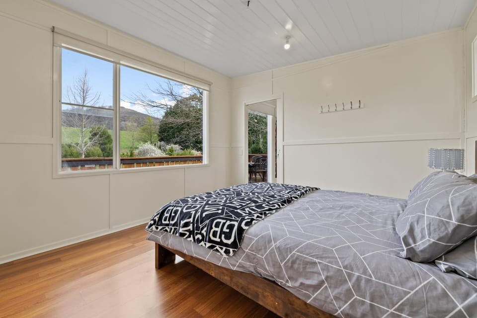 Tiny house at Gilderoy Valley Views House in Victoria