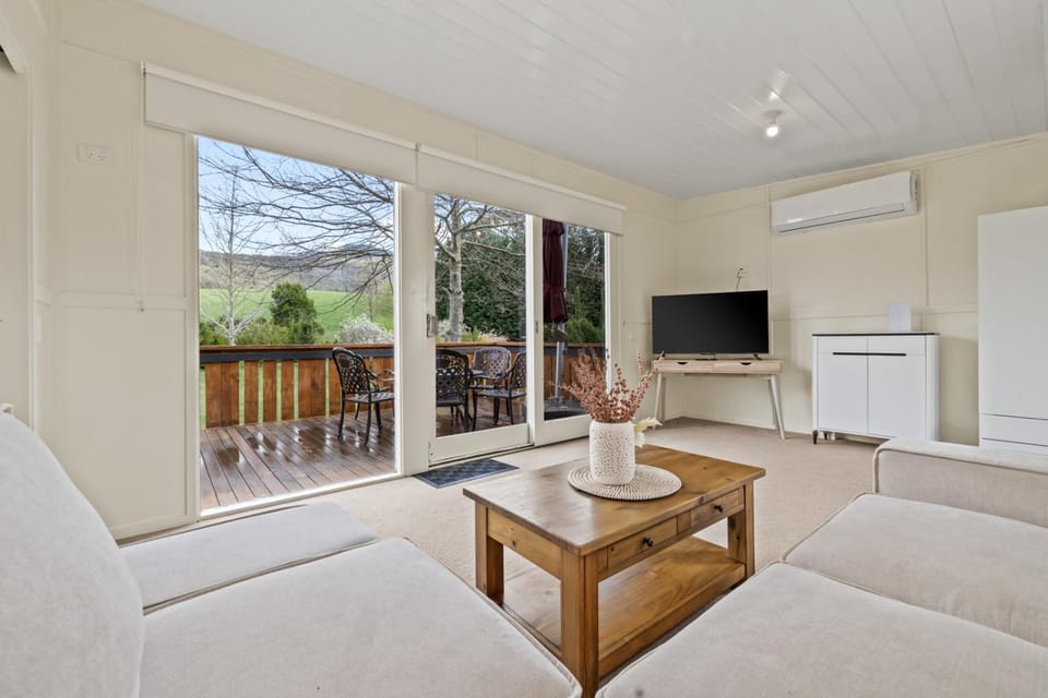 Tiny house at Gilderoy Valley Views House in Victoria