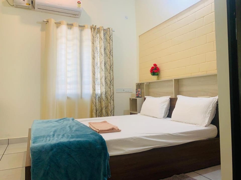 Bedroom, air conditioner