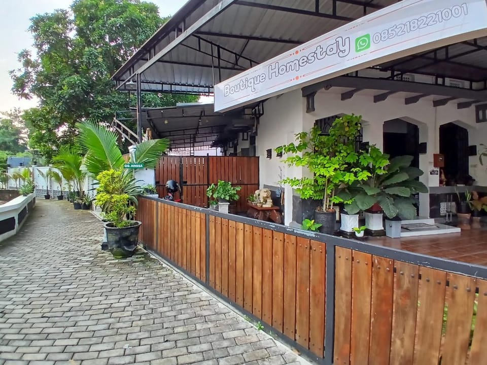 Facade/entrance