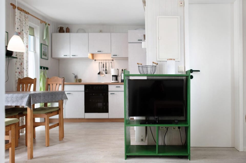 Property building, Kitchen or kitchenette, Living room