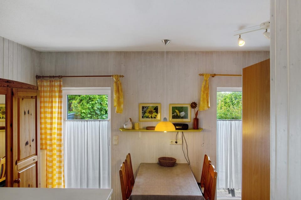 Property building, Kitchen or kitchenette, Living room