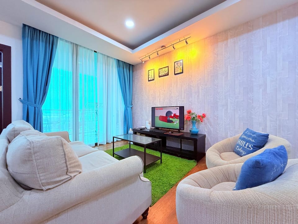 Communal lounge/ TV room, TV and multimedia, Living room, Seating area, Evening entertainment
