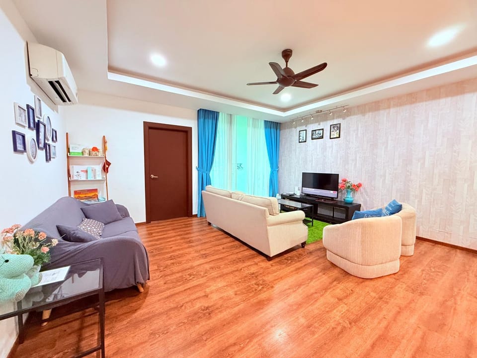 Communal lounge/ TV room, TV and multimedia, Living room, Seating area, Evening entertainment