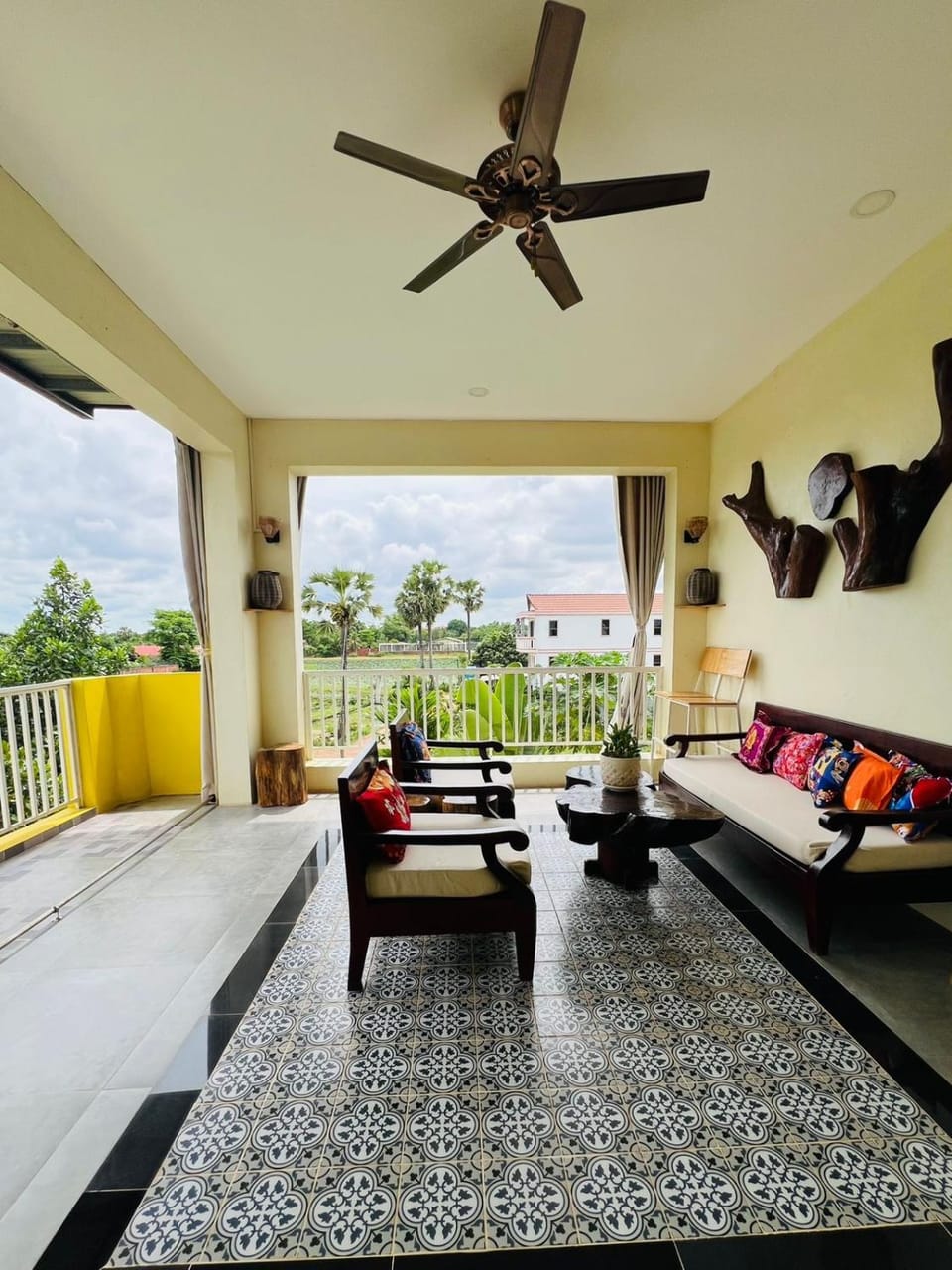 View (from property/room), Balcony/Terrace, Living room, Seating area