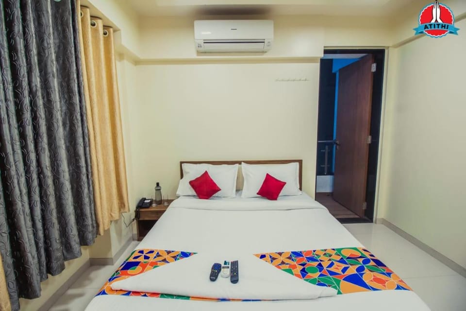 Bed, Bedroom, air conditioner