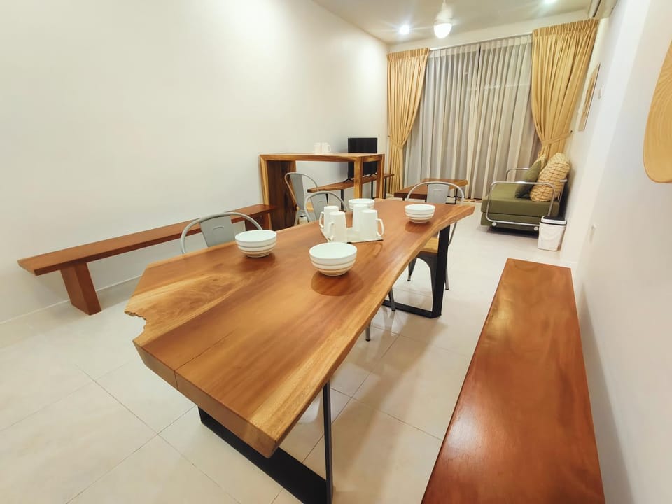 TV and multimedia, Living room, Seating area, Dining area, hair dresser