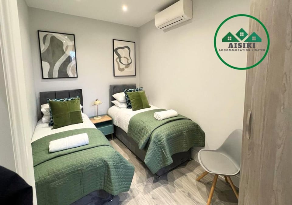 Bedroom, air conditioner