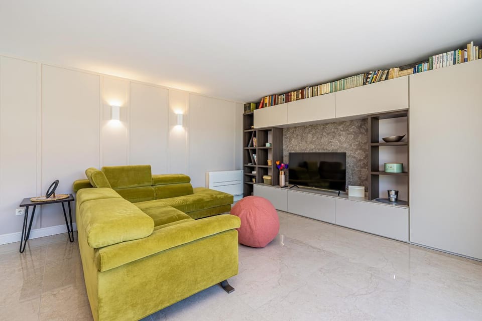 TV and multimedia, Living room, Seating area
