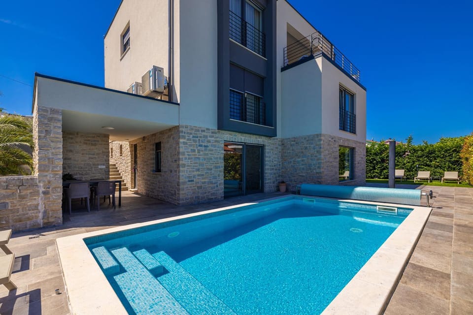 Property building, Swimming pool