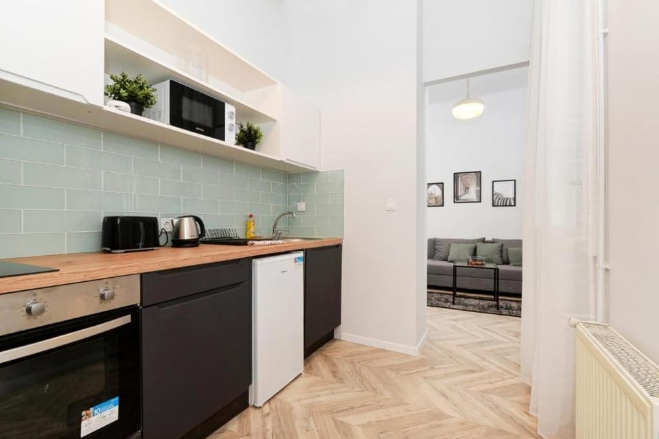 Coffee/tea facilities, Kitchen or kitchenette, Living room, minibar, oven, stove