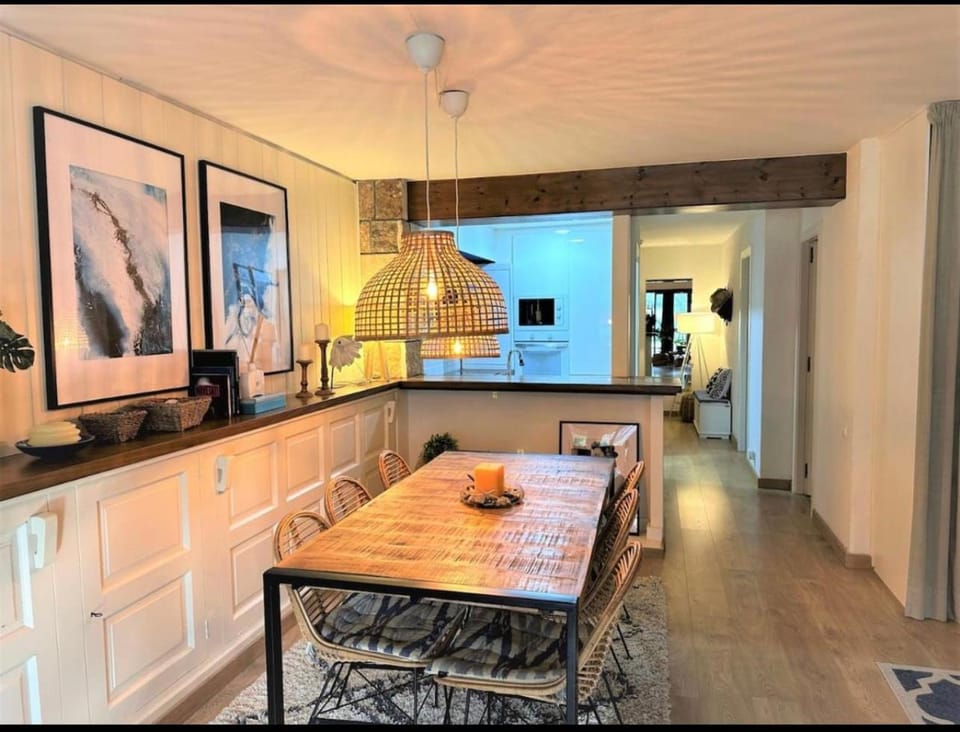 Property building, Kitchen or kitchenette, Living room