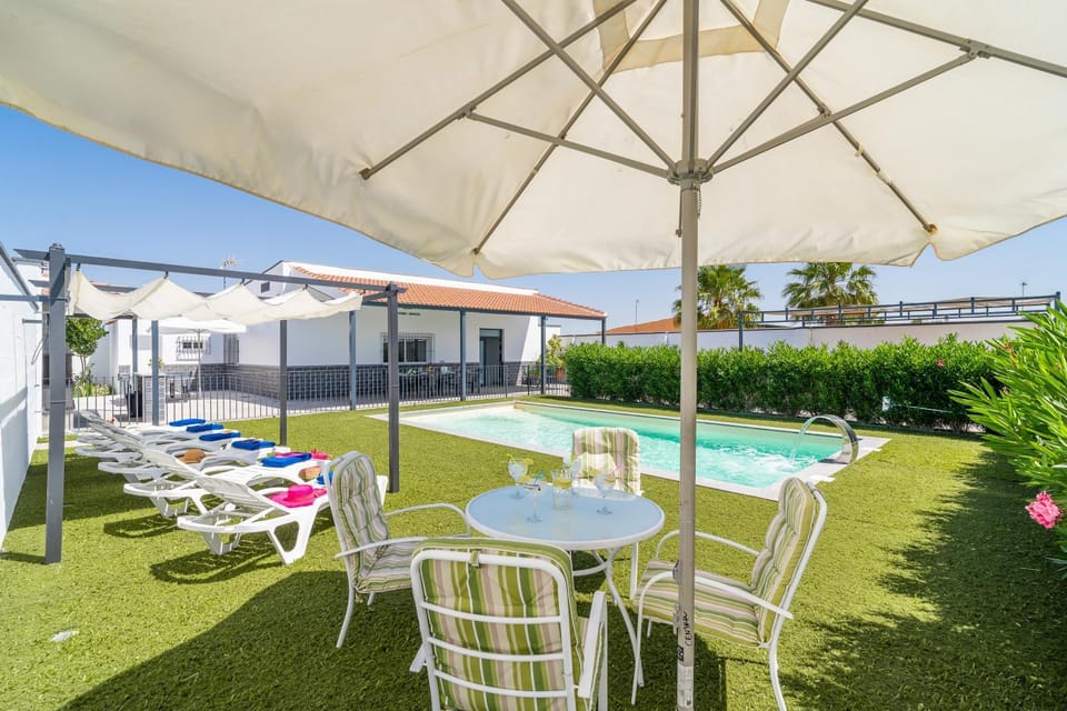 Property building, Garden, Solarium, Garden view, Pool view, Swimming pool