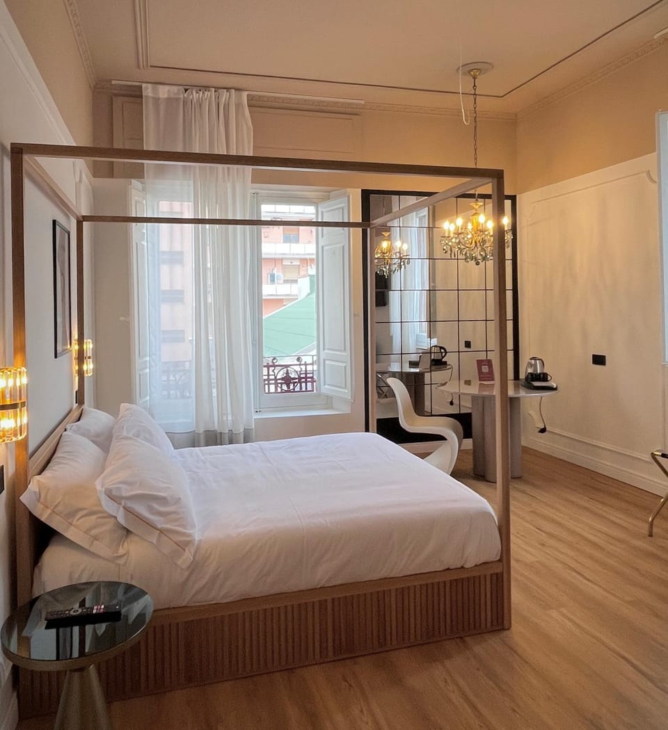 Photo of the whole room, Decorative detail, Bedroom