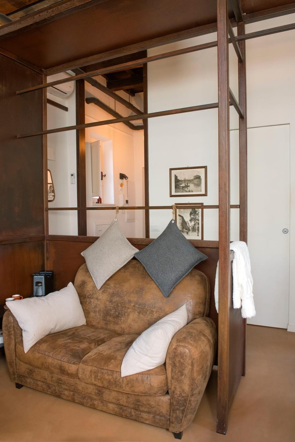 FUORI dal TEMPO Roma Trastevere Apartment in Rome