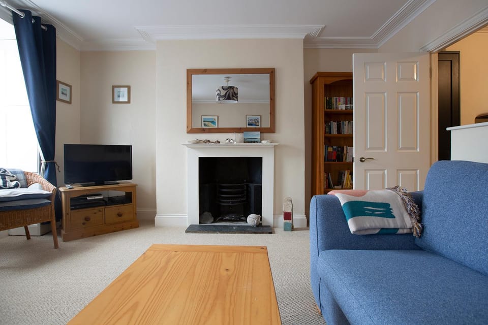 Communal lounge/ TV room, Living room, Seating area