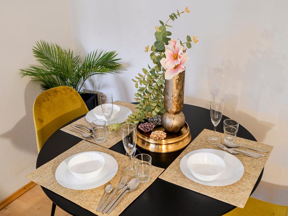 Food and drinks, Dining area, Food, Drinks