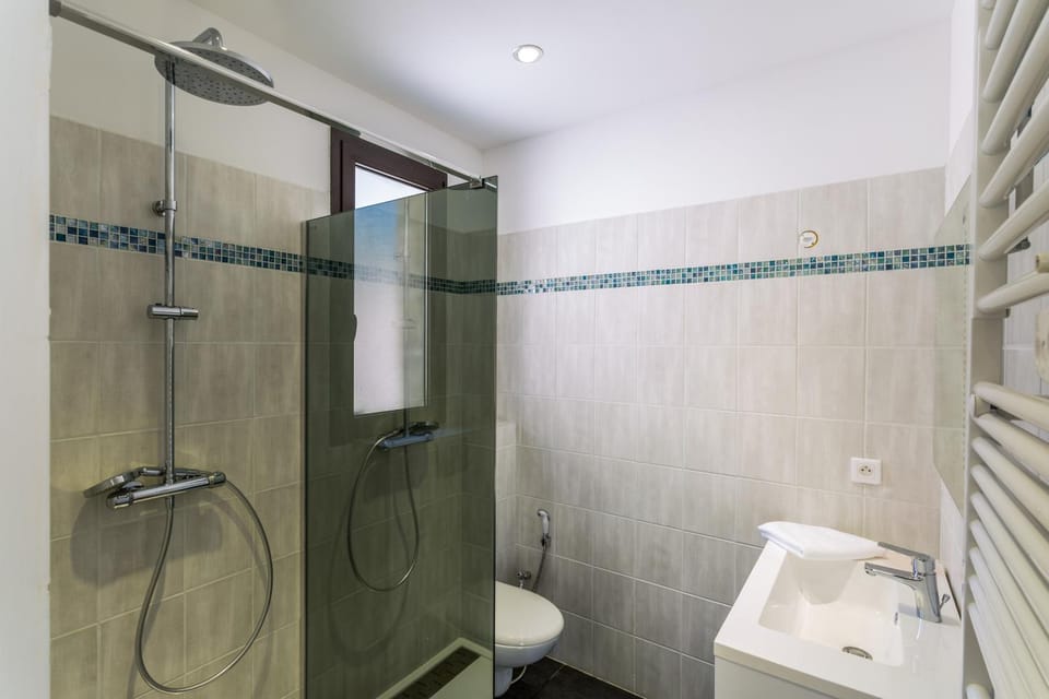 Bathroom, Living room