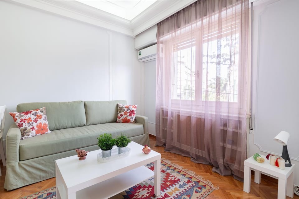 Living room, Seating area, air conditioner