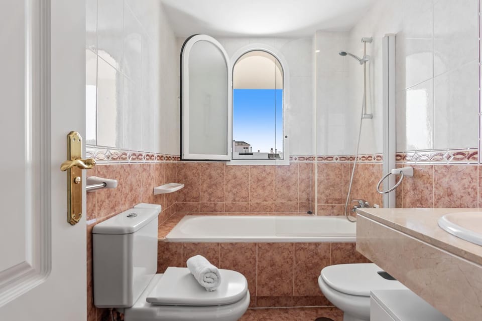 Lovely 2-Bed 10 mins walk from Puerto Banus Apartment in Marbella