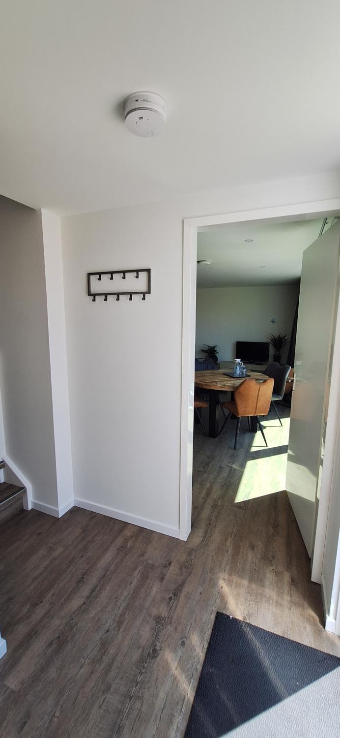 Bed, Living room, Seating area, Dining area, Bedroom