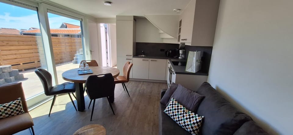 TV and multimedia, Balcony/Terrace, Living room, Seating area, Dining area, kitchen