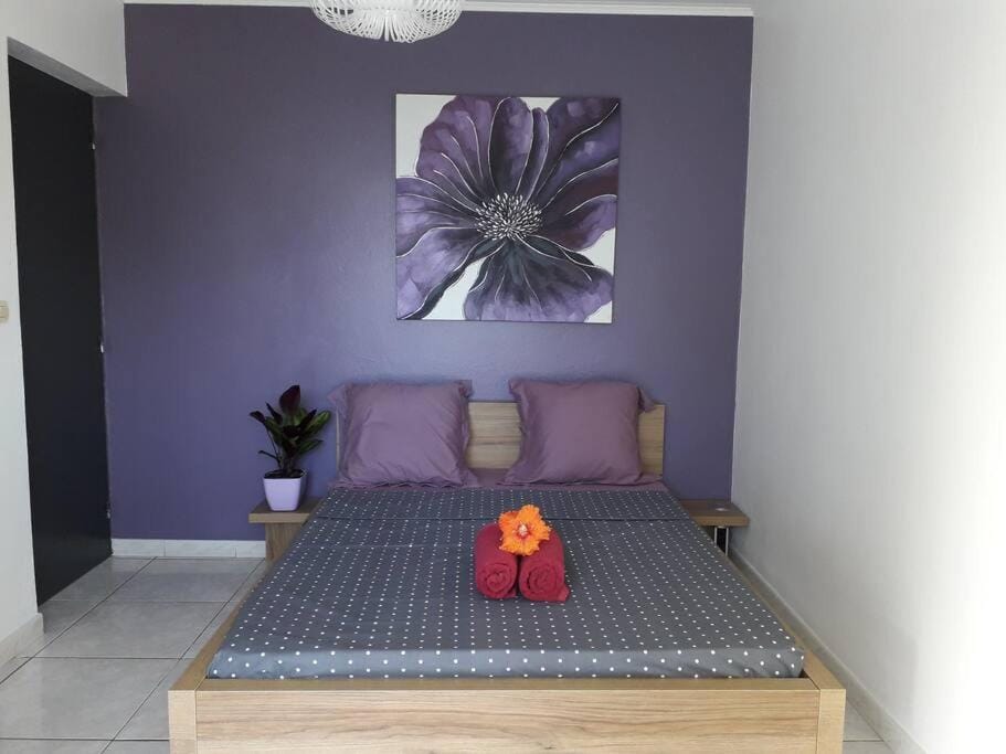 Bed, Photo of the whole room, Bedroom, towels