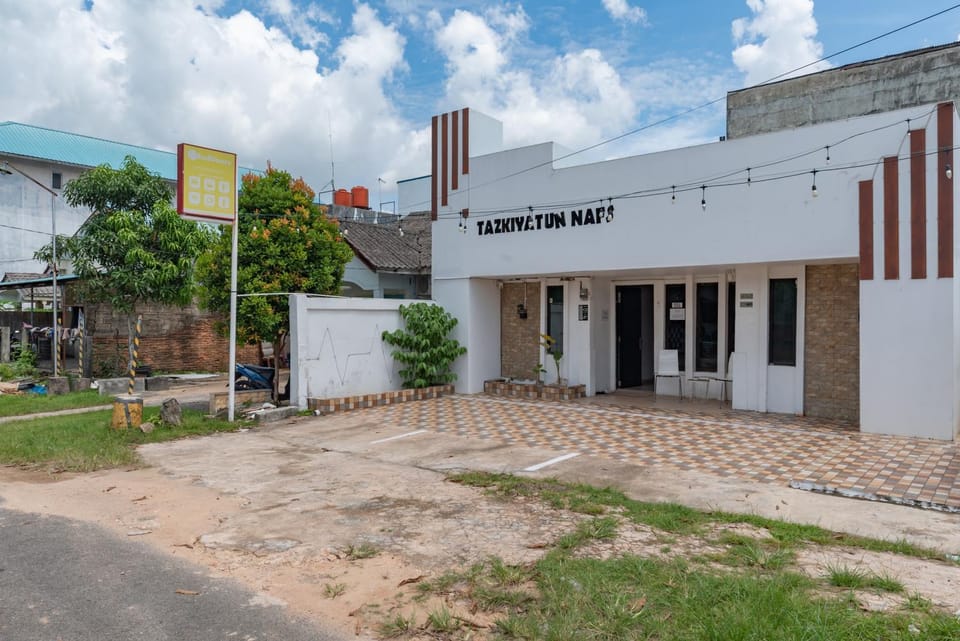 Facade/entrance
