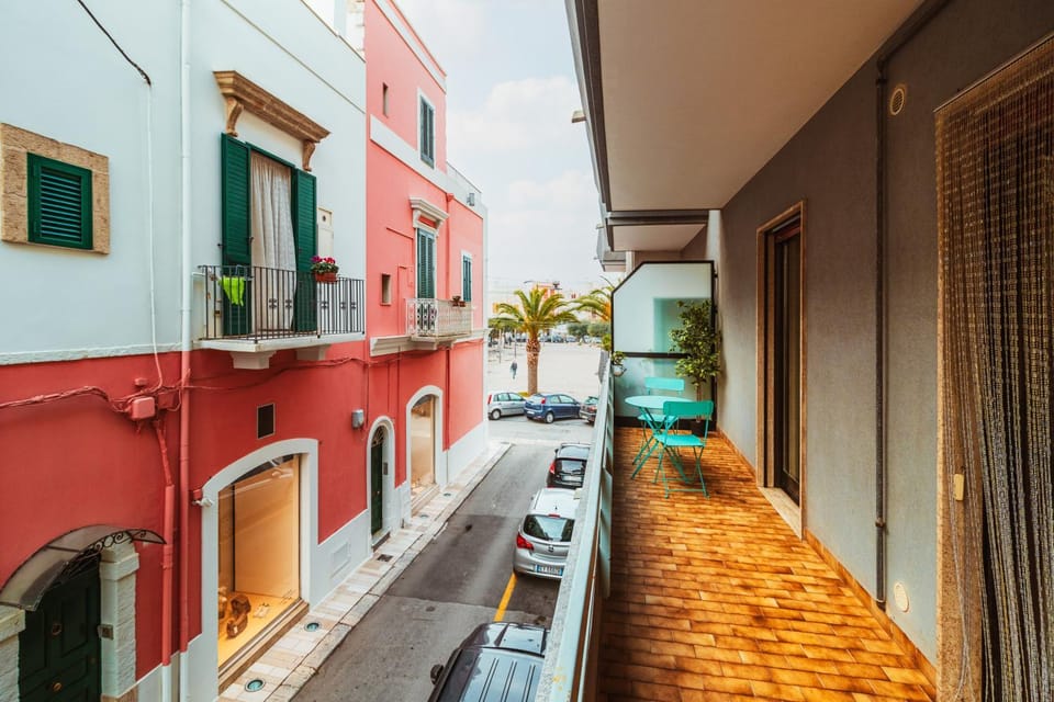 Property building, Day, Neighbourhood, City view, Street view, Location