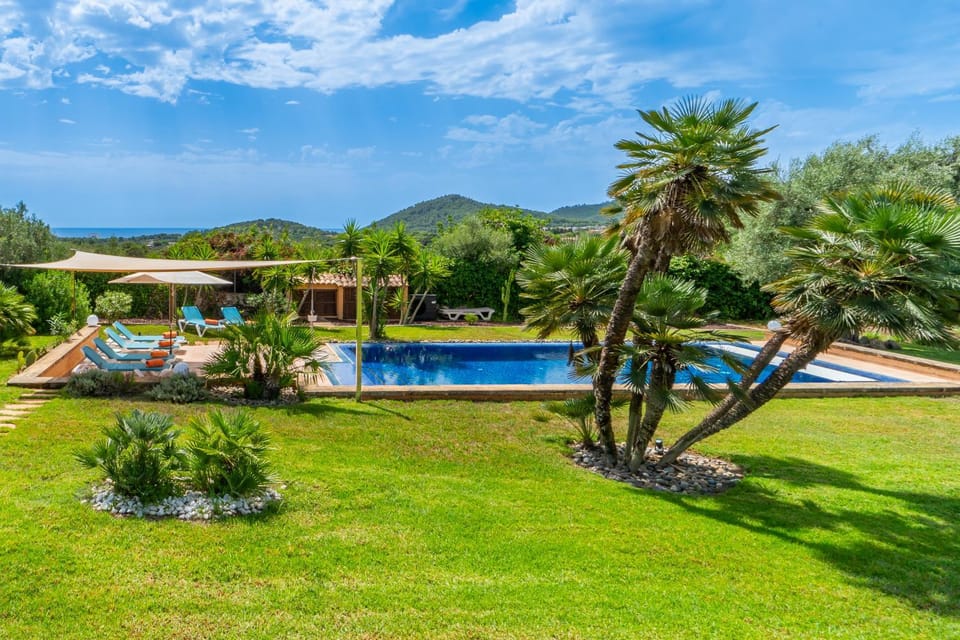 Off site, Day, Natural landscape, Garden, Solarium, Balcony/Terrace, Garden view, Mountain view, Pool view, Sea view, Swimming pool, sunbed, towels