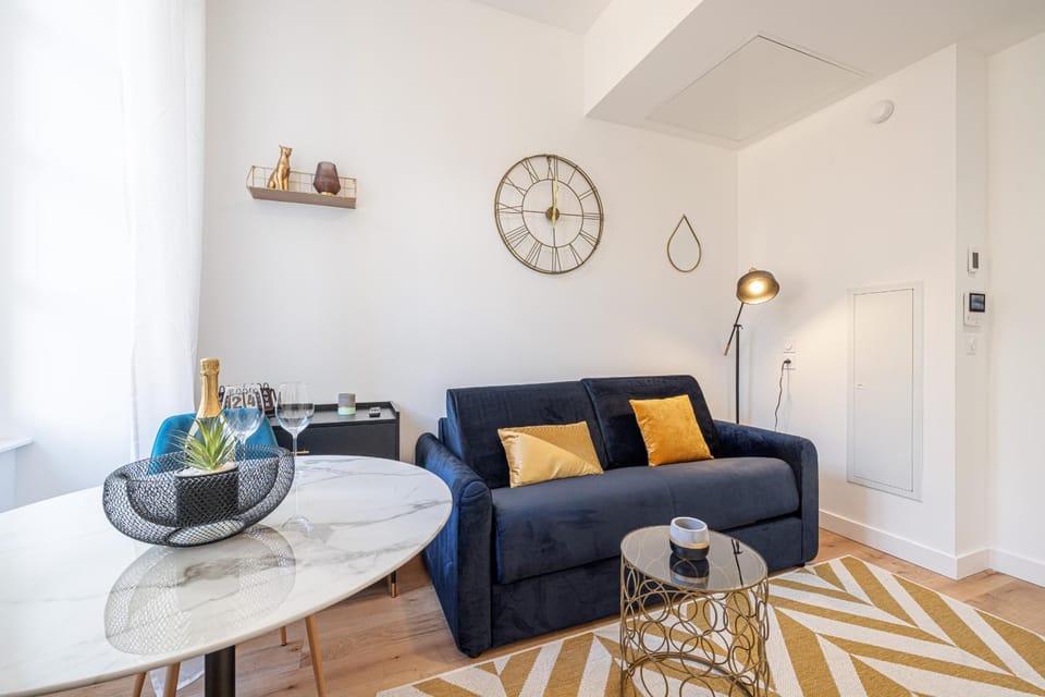 Communal lounge/ TV room, Living room