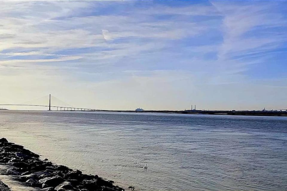 Nearby landmark, Natural landscape