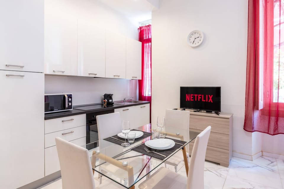 TV and multimedia, Coffee/tea facilities, Kitchen or kitchenette, Living room, Seating area, Dining area, minibar, pet friendly, stove