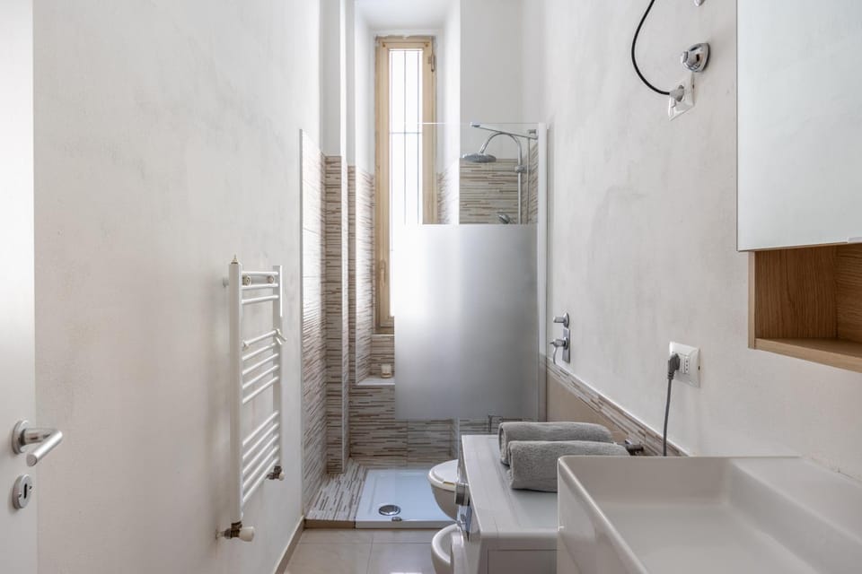 Shower, Toilet, Bathroom, towels