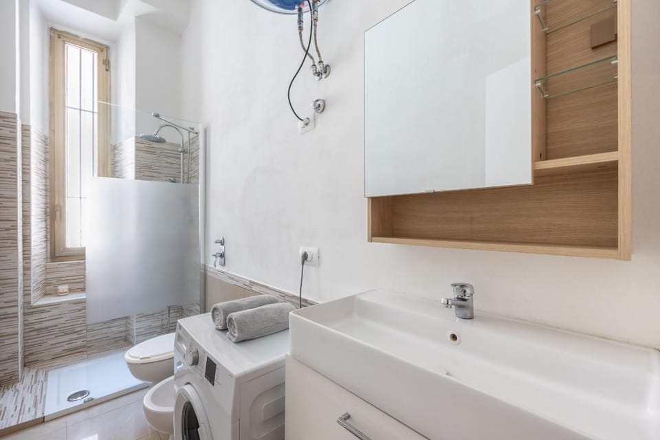 Shower, Toilet, Bathroom, towels