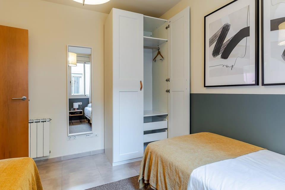 Bed, Photo of the whole room, Bedroom, hair dresser, wardrobe
