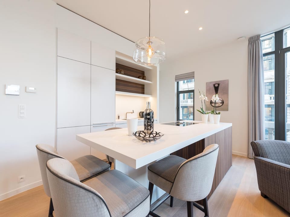Kitchen or kitchenette, Dining area