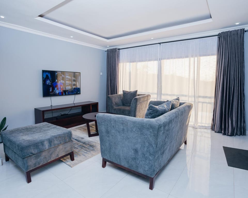 Communal lounge/ TV room, TV and multimedia, Living room, Seating area, Evening entertainment