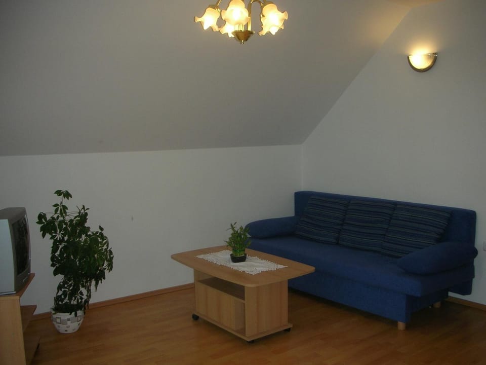 TV and multimedia, Photo of the whole room, Seating area