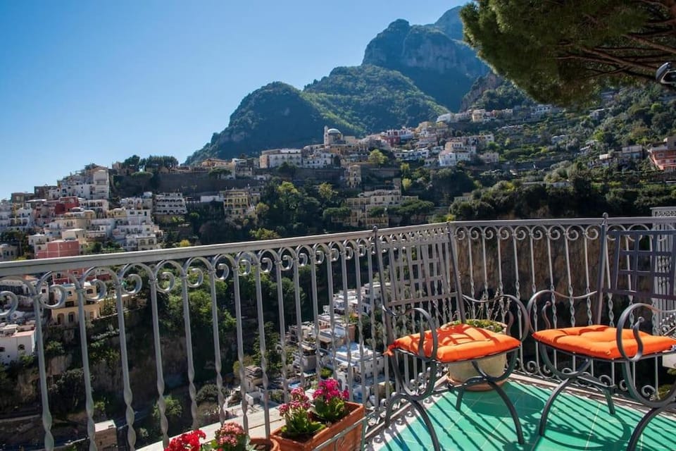 Natural landscape, View (from property/room), Balcony/Terrace, City view, Mountain view