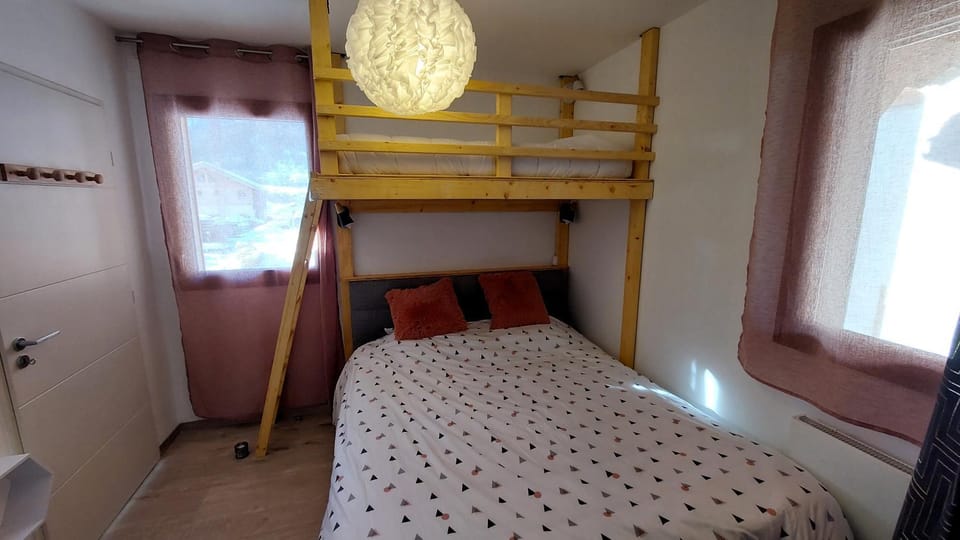 Large T2 with terrace le dahu perché Apartment in La Salle-les-Alpes