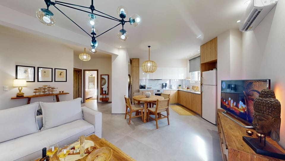 TV and multimedia, Living room, Seating area, Dining area