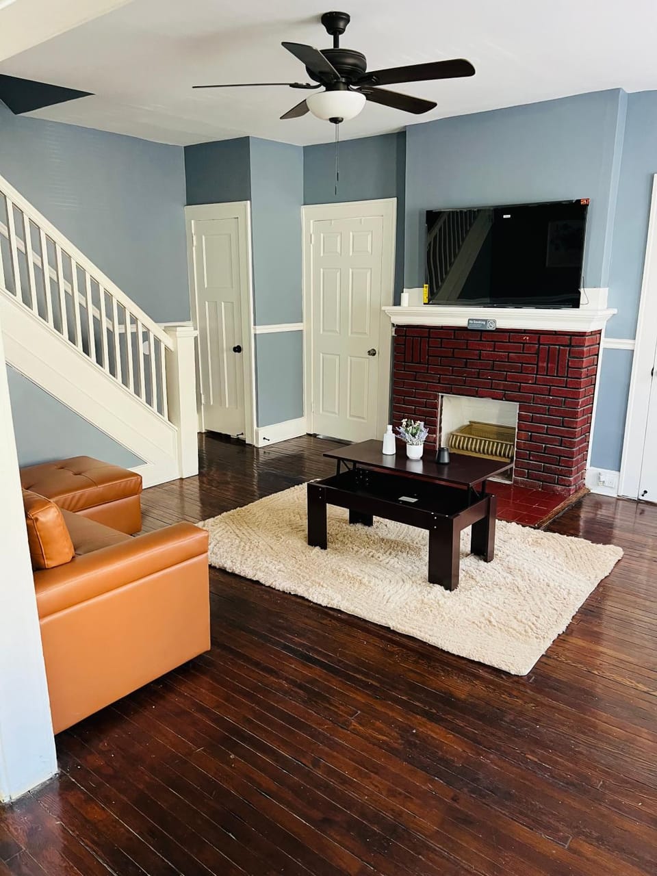 TV and multimedia, Living room, Seating area, fireplace, Internal: Not applicable to any particular room
