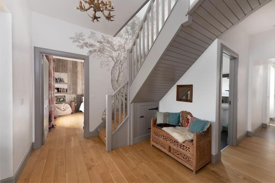 Jacobite Lodge by The House of Danu Villa in Scotland