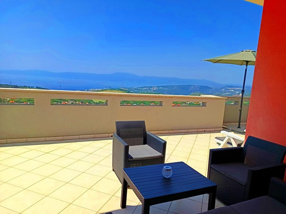 Natural landscape, View (from property/room), Balcony/Terrace, Seating area, Sea view